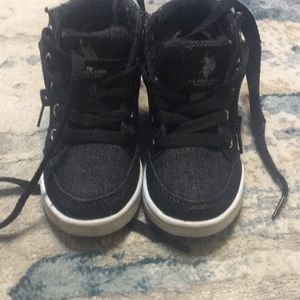 Toddler girls shoes.